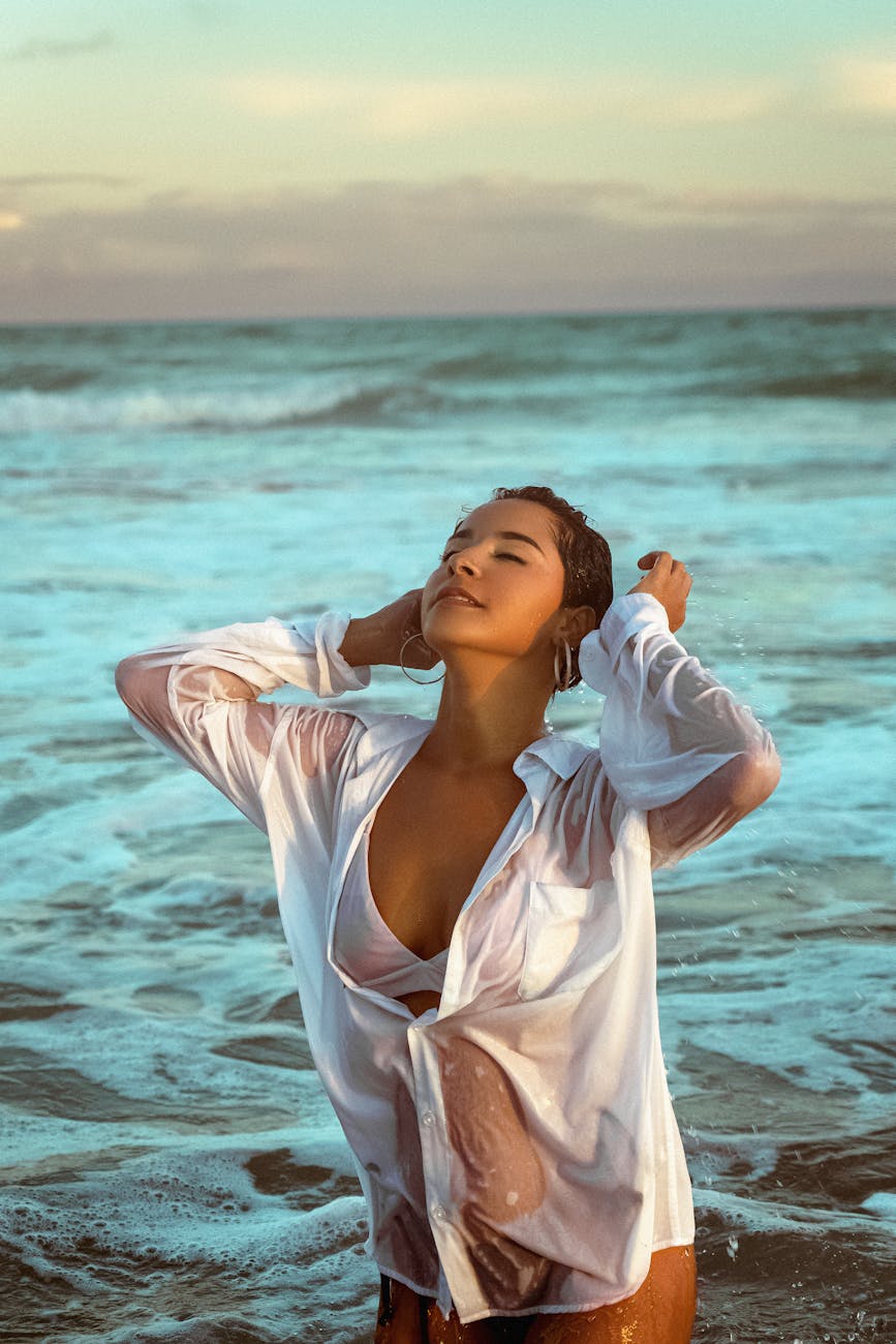 La primera vibración de un nuevo relato: lo que arde en la marea cuando el fuego aprende a respirar bajo el&nbsp;agua